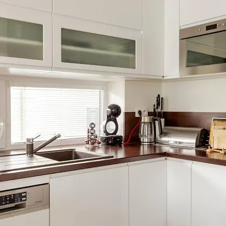 Modern 2 Bed House Near Bratislava With Parking דירה